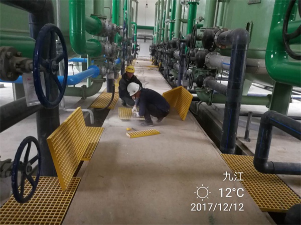 玻璃钢格栅生产车间及产品